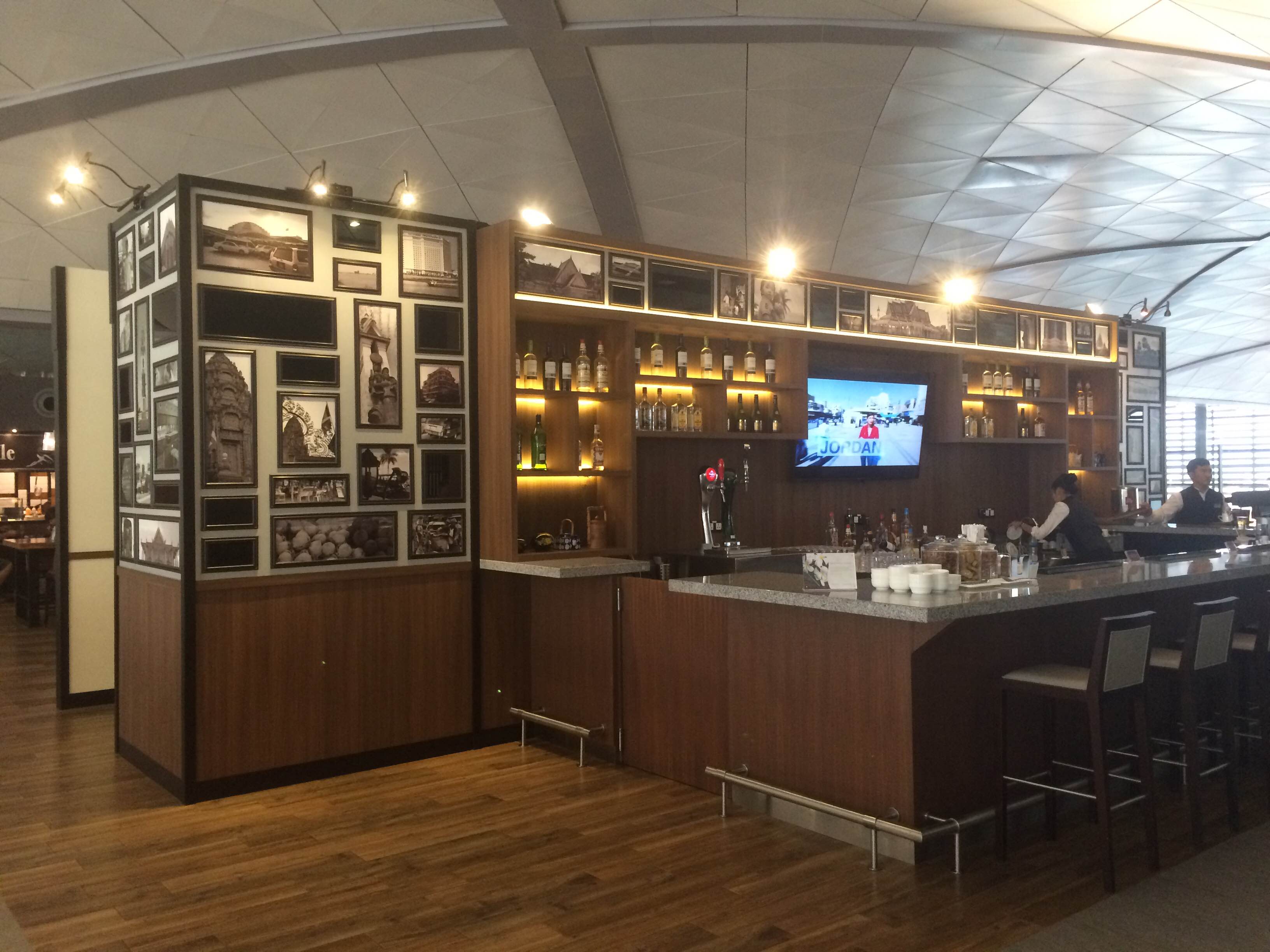 Plaza premium first — food & bar