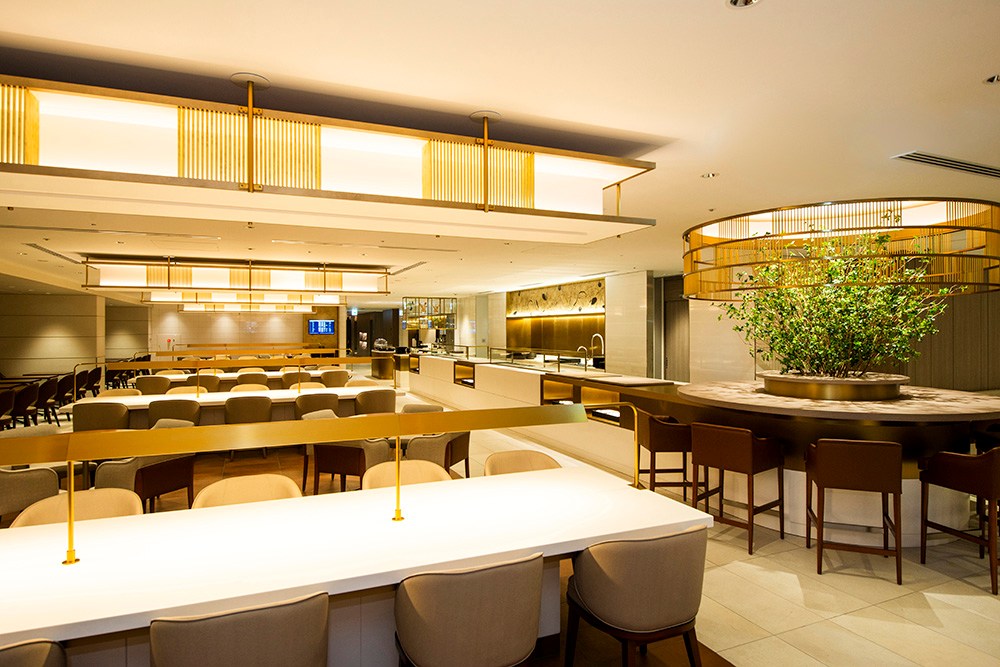 Japan Airlines First Class Lounge — food & bar