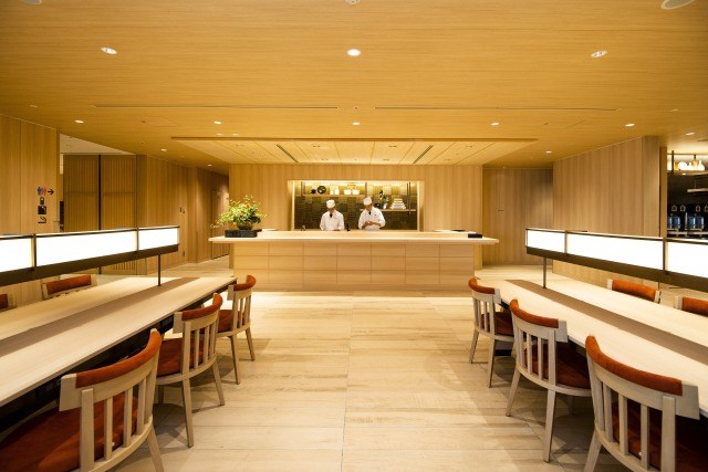 Japan Airlines First Class Lounge — seating area