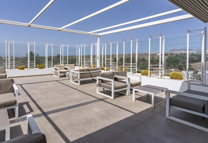 Guacimeta Lounge — food & bar