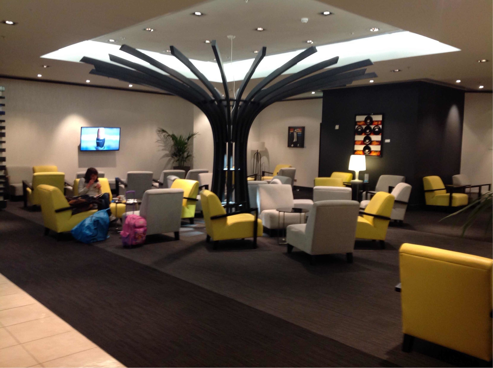 STRATA LOUNGE