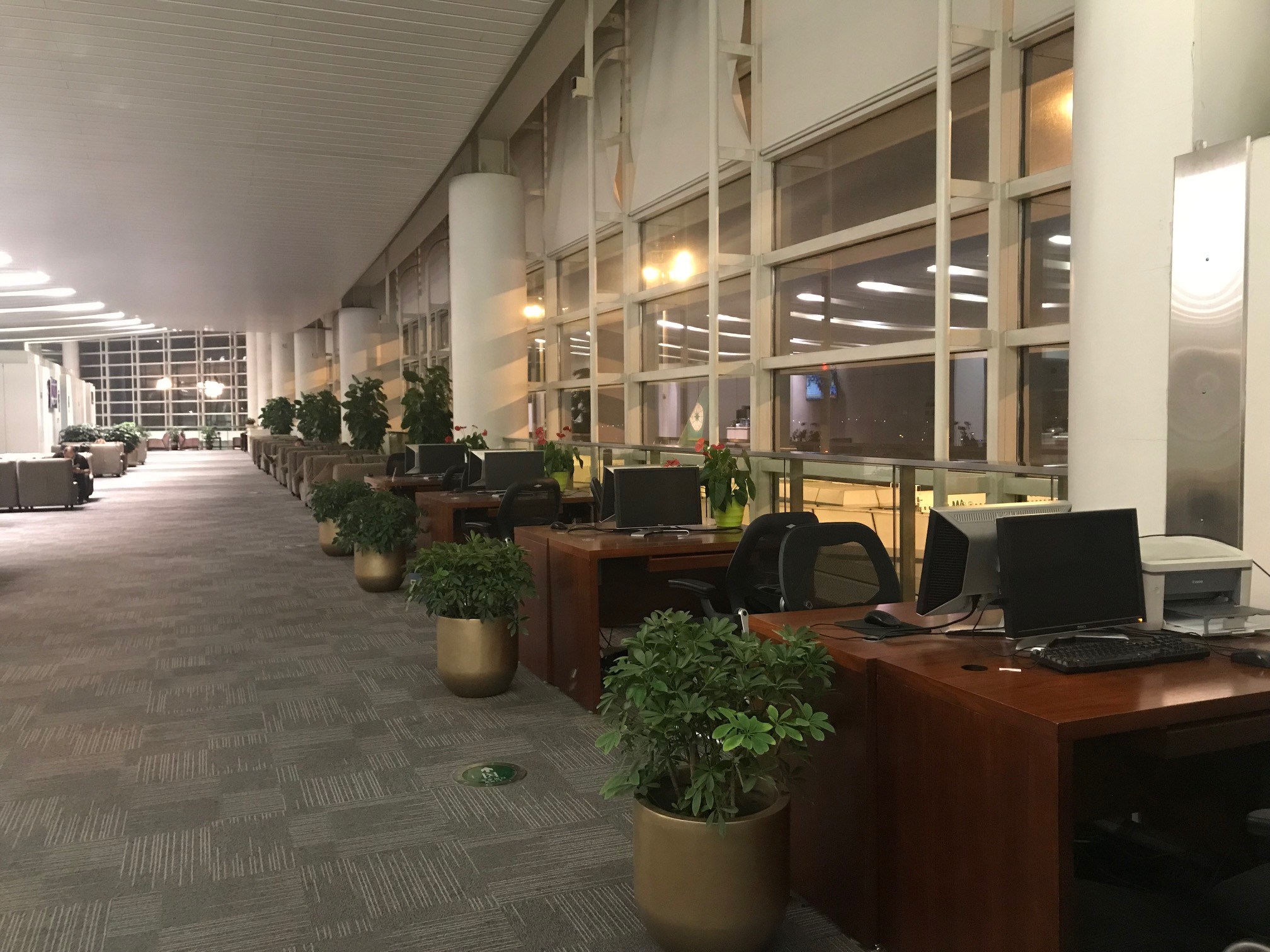 Air China Lounge — food & bar