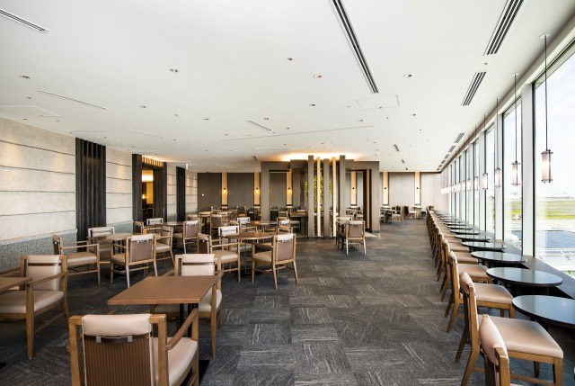 Japan Airlines Sakura Lounge (Sky View) — food & bar