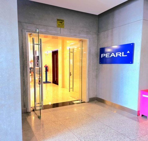 Pearl Lounge — food & bar