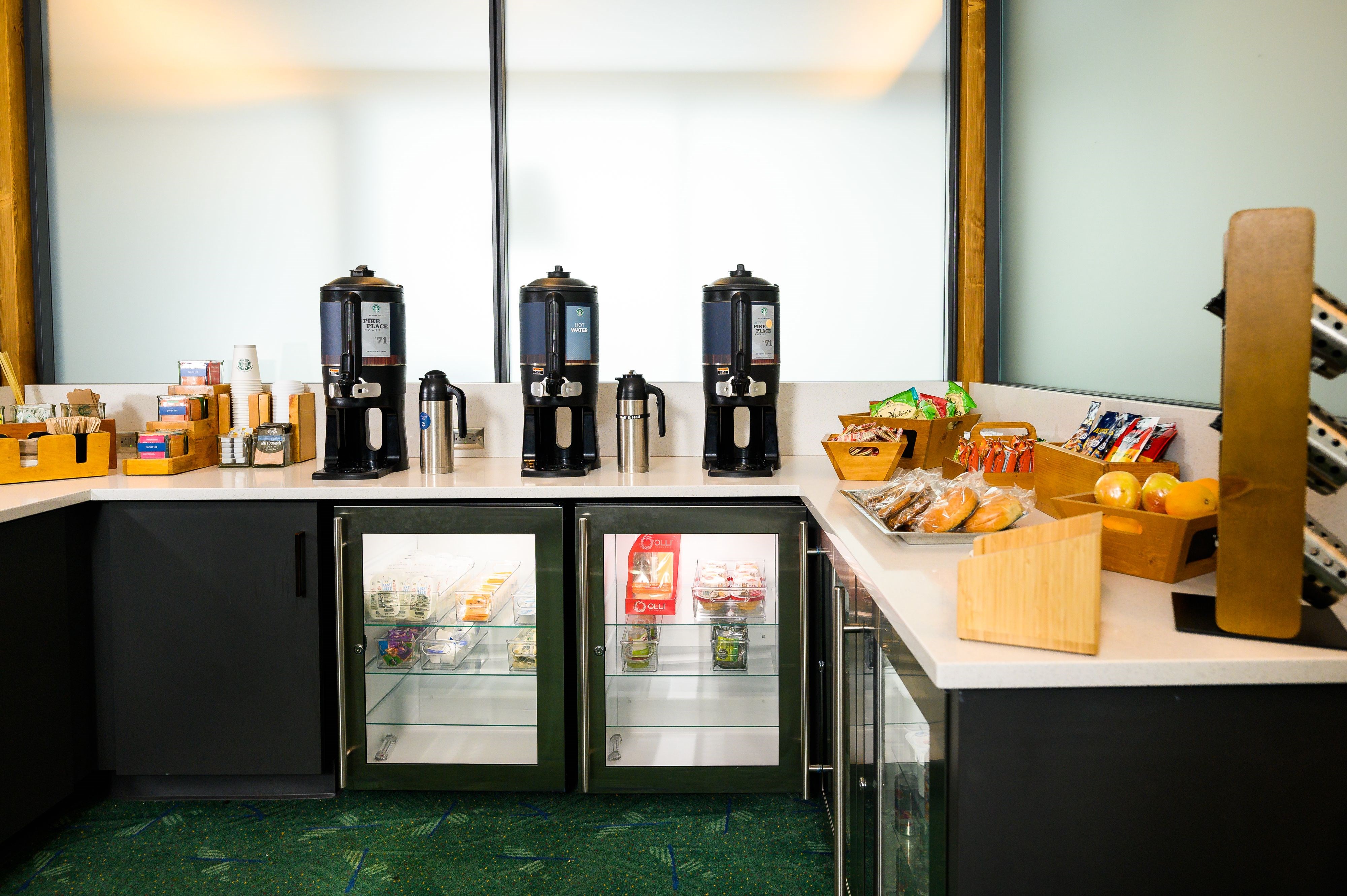 Alaska Lounge — food & bar