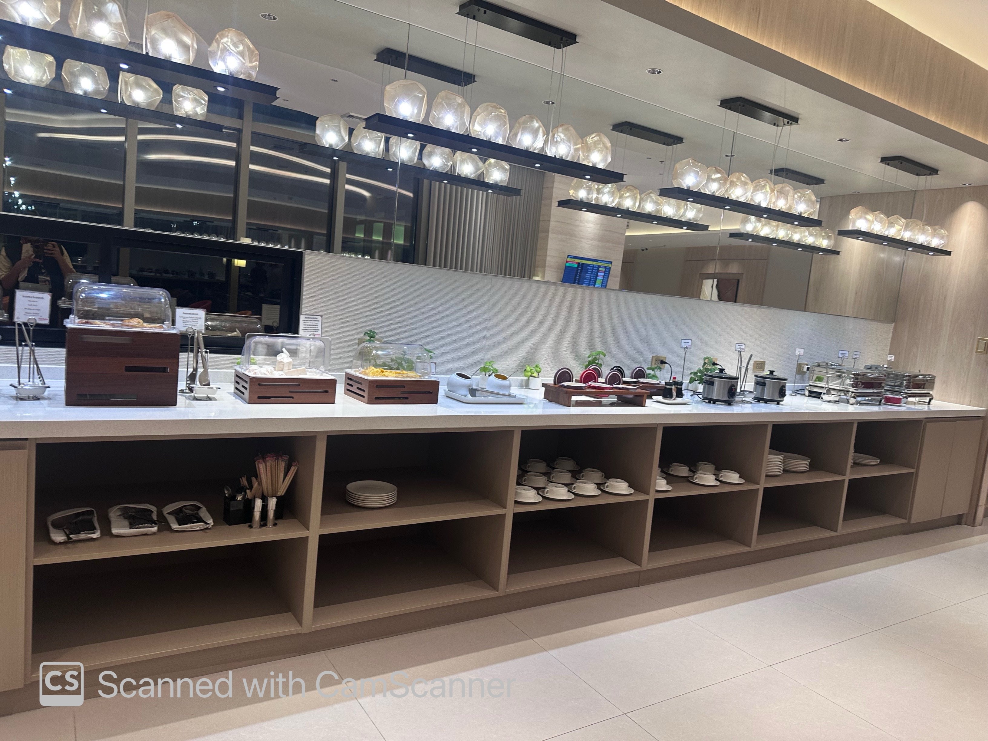 Marhaba Lounge — food & bar
