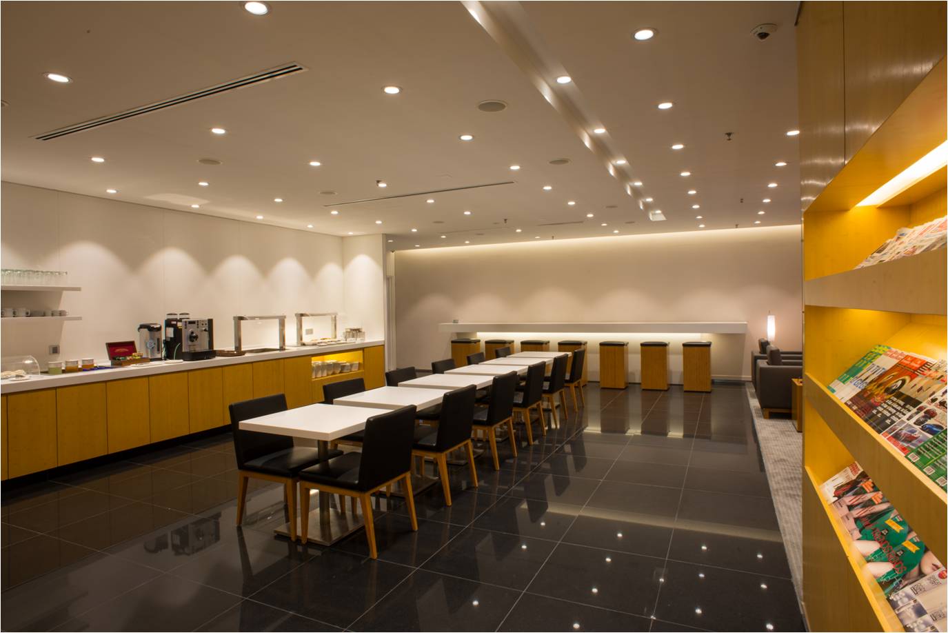 Cathay Pacific Lounge (Temporarily Closed)