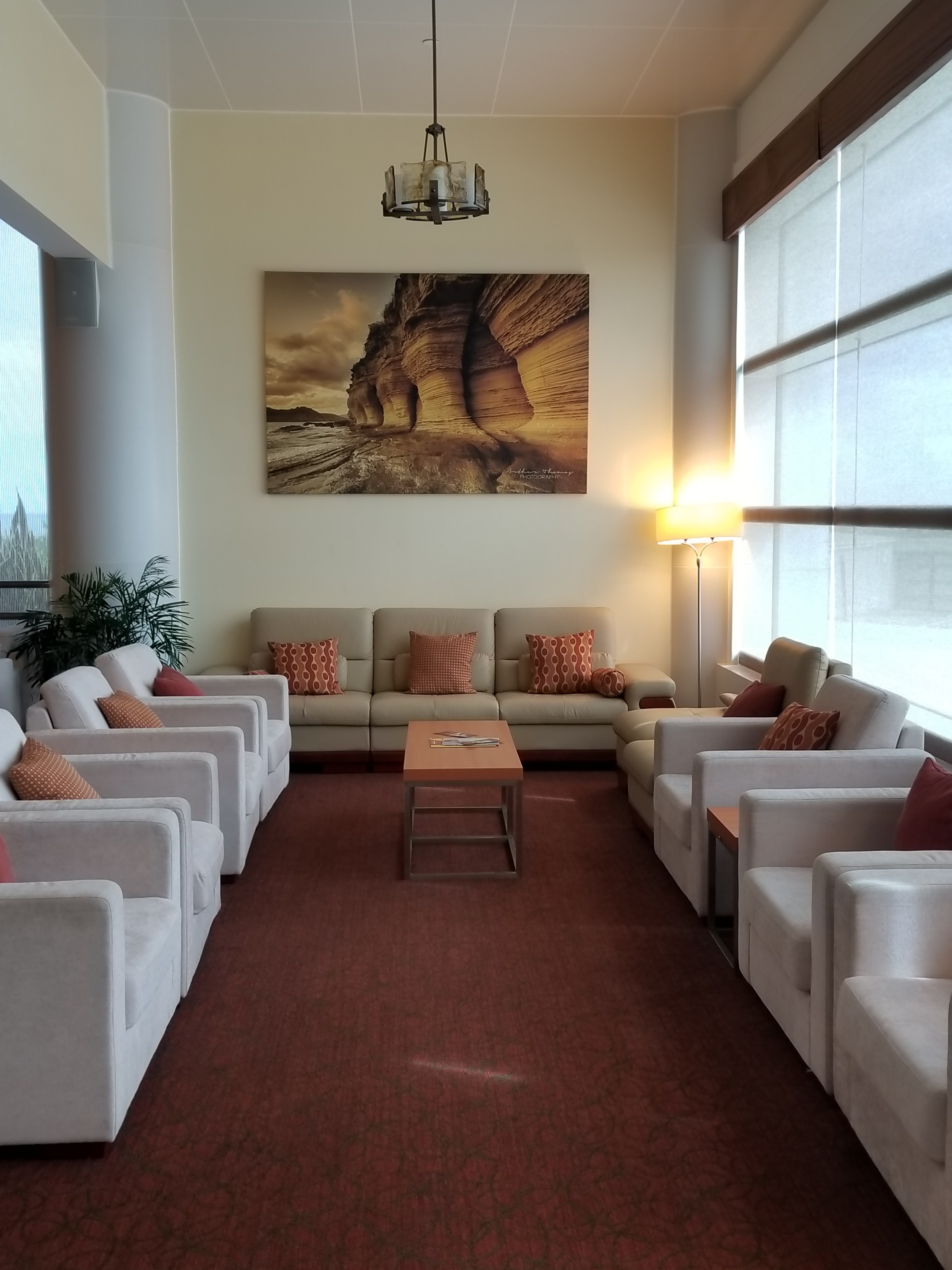 Executive Lounge — food & bar