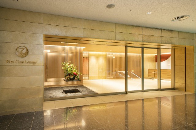 Japan Airlines First Class Lounge