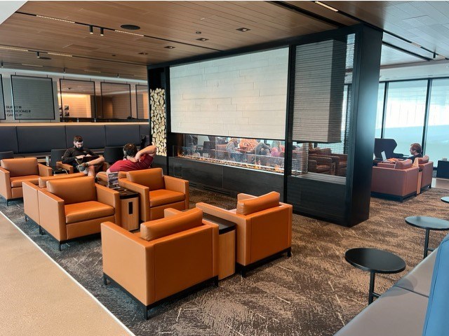 United Club Lounge — food & bar