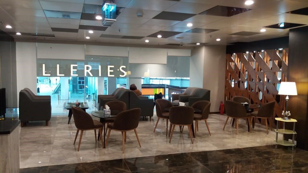 Prestigio Lounge — food & bar