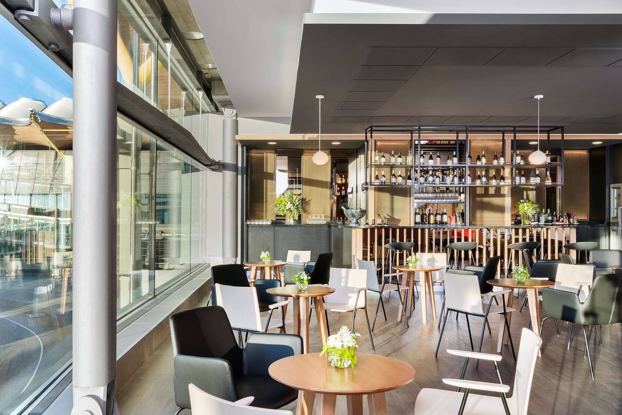 Iberia Premium Lounge Velazquez — food & bar