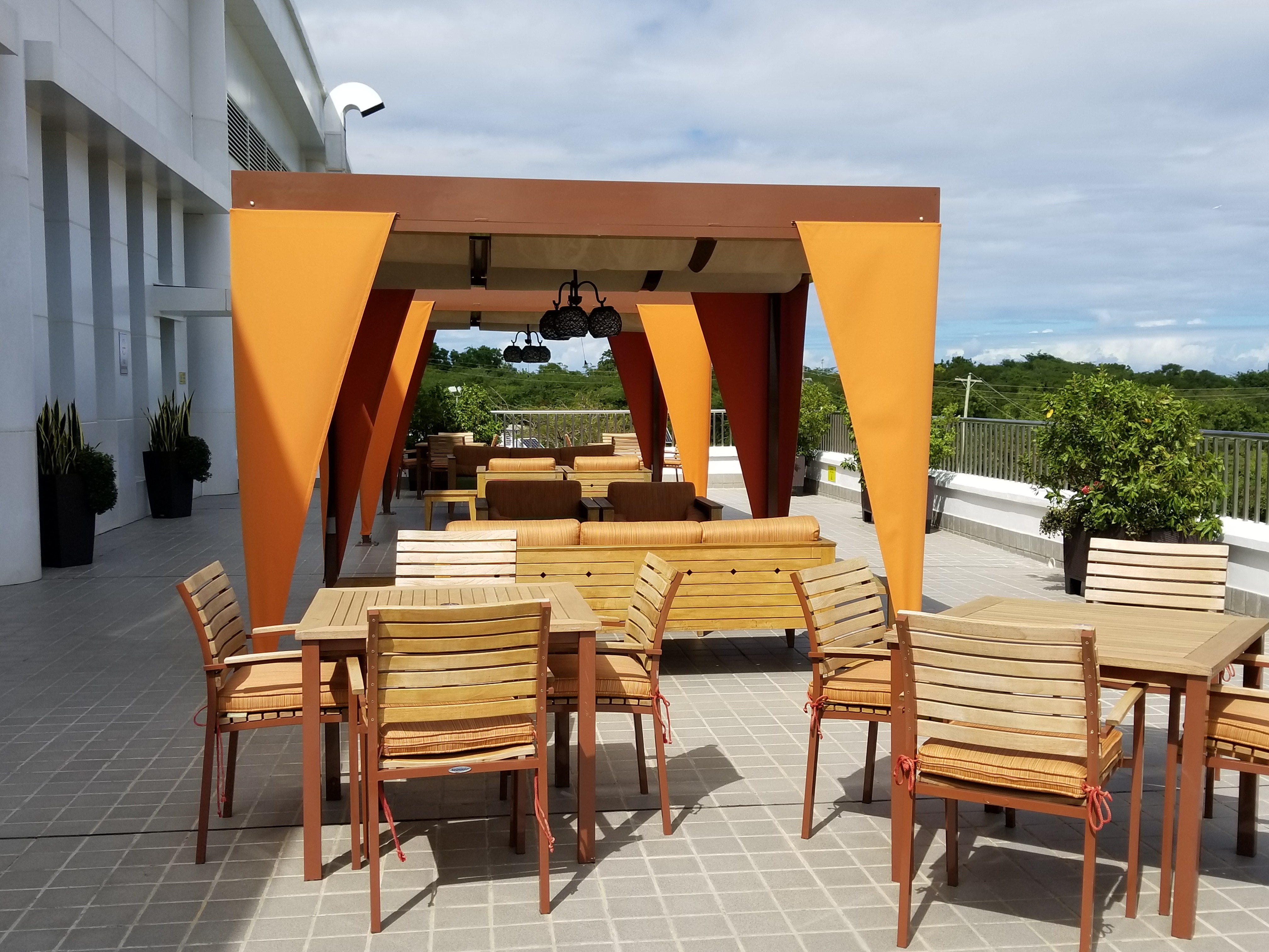 Executive Lounge — food & bar