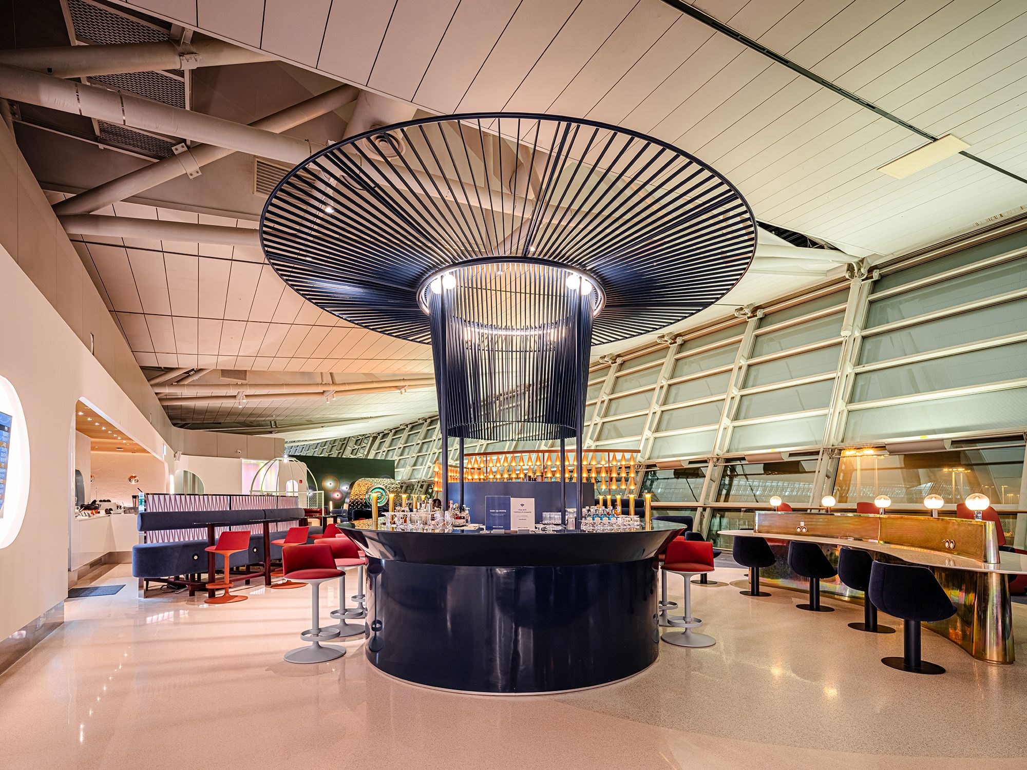 oneworld Lounge — food & bar