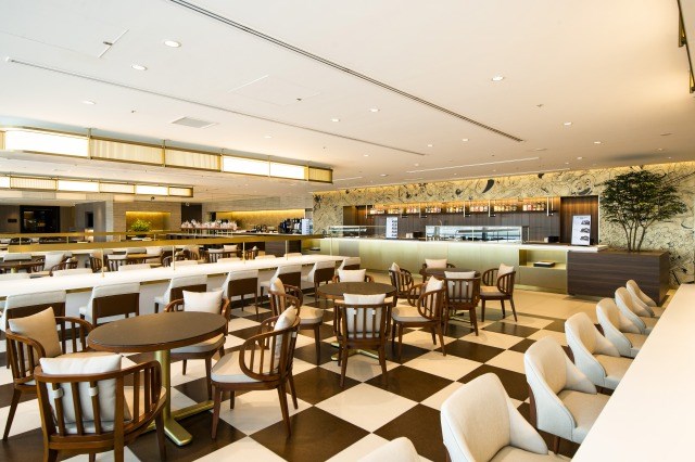 Japan Airlines First Class Lounge — food & bar