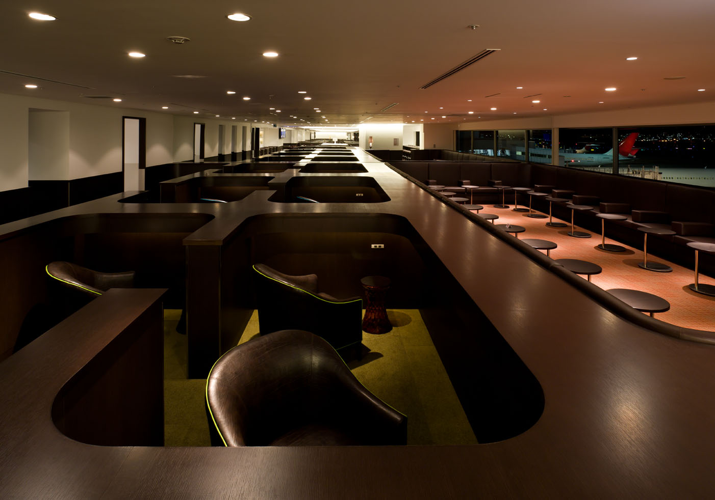 Japan Airlines Sakura Lounge (Domestic) — seating area