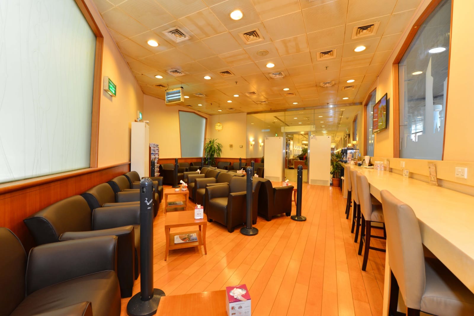 Pearl Lounge — food & bar