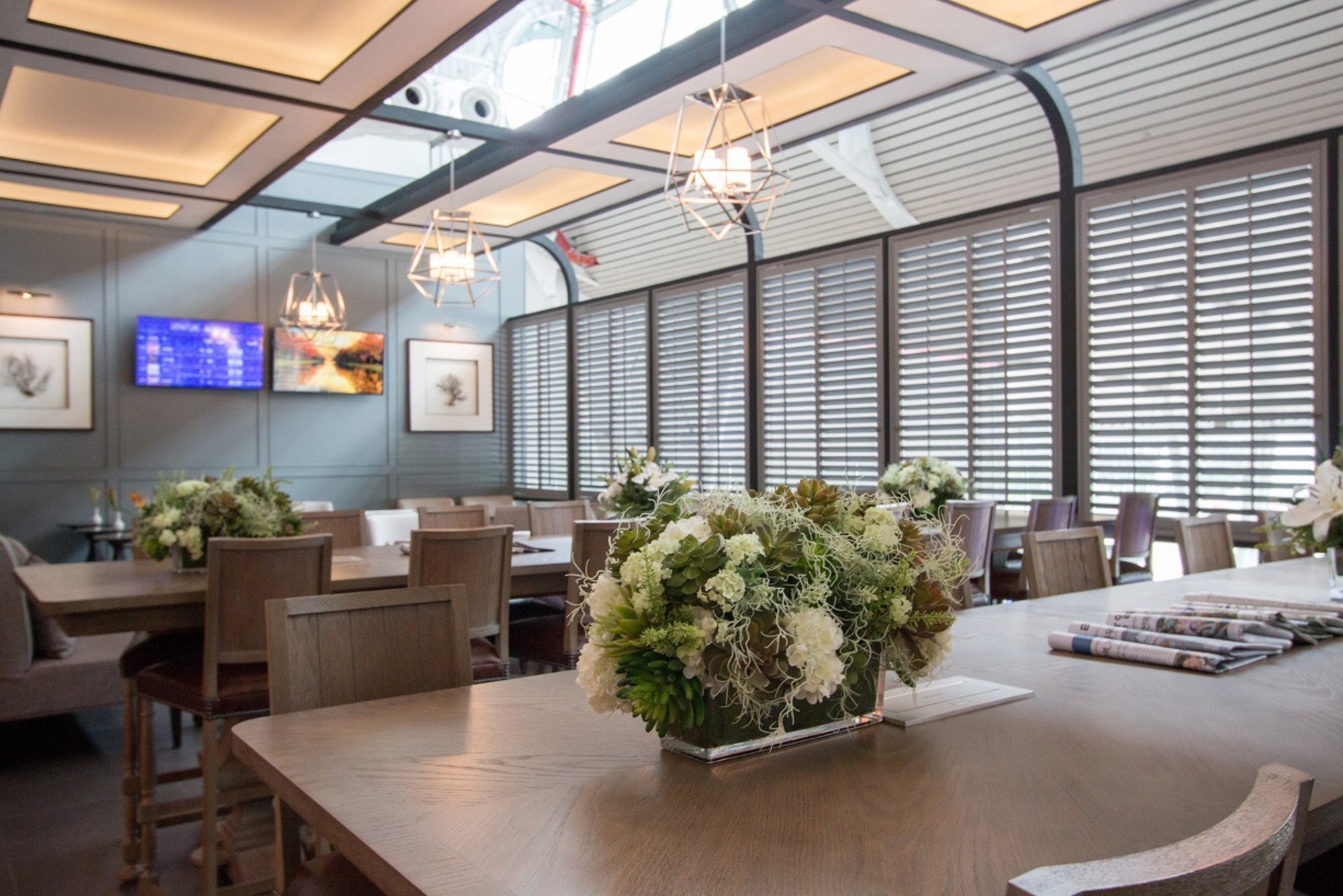 THE CORAL EXECUTIVE LOUNGE PHUKET AIRPORT — food & bar