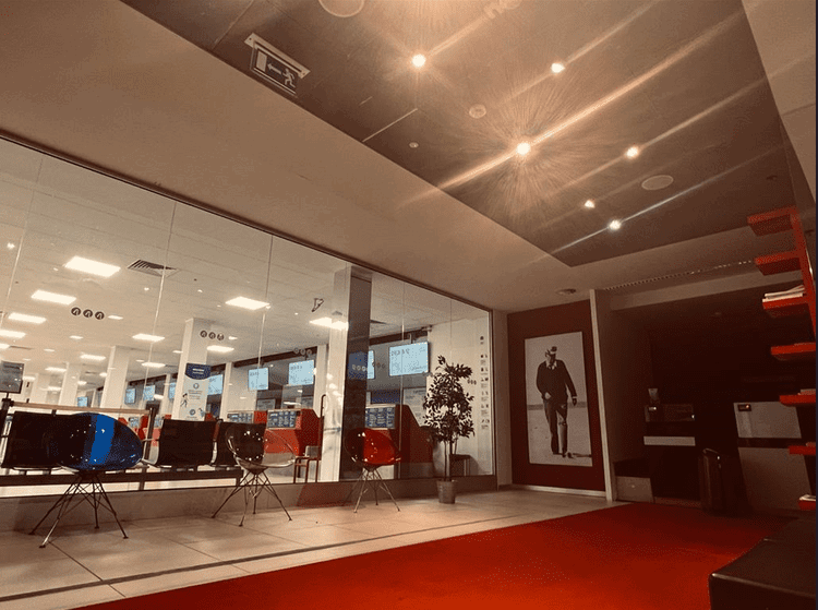VIP Lounge — food & bar