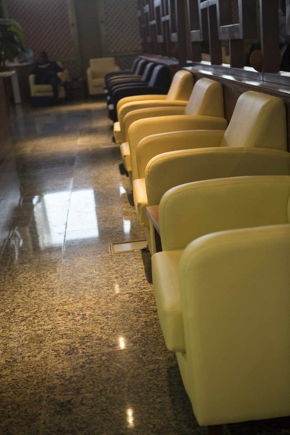 Pearl Lounge TEMPORARILY CLOSED — food & bar